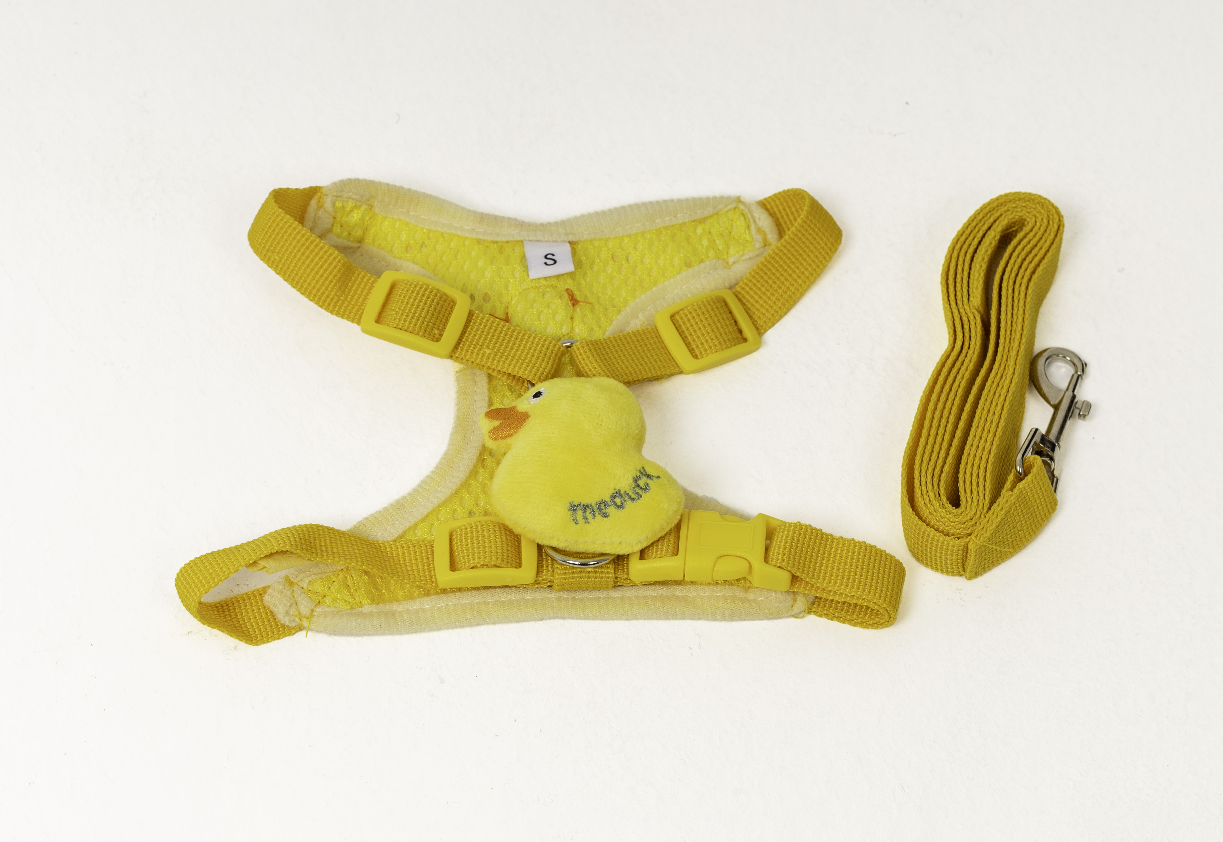 طقم صدرية "البطة اللطيفة" باللون الأصفر الكلاب الصغيرة مع مقود